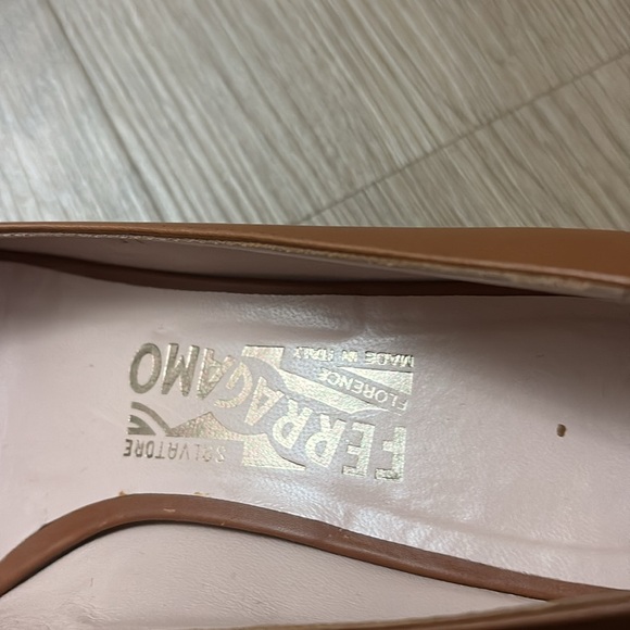 Peep toe women wedge tan colour with gold buckle - Picture 2 of 4